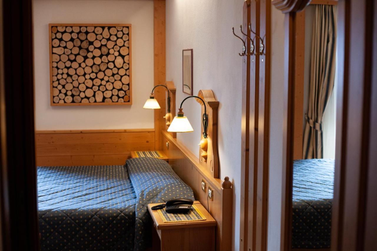 Hotel Posta ฟอร์นี ดิ โซปรา ภายนอก รูปภาพ