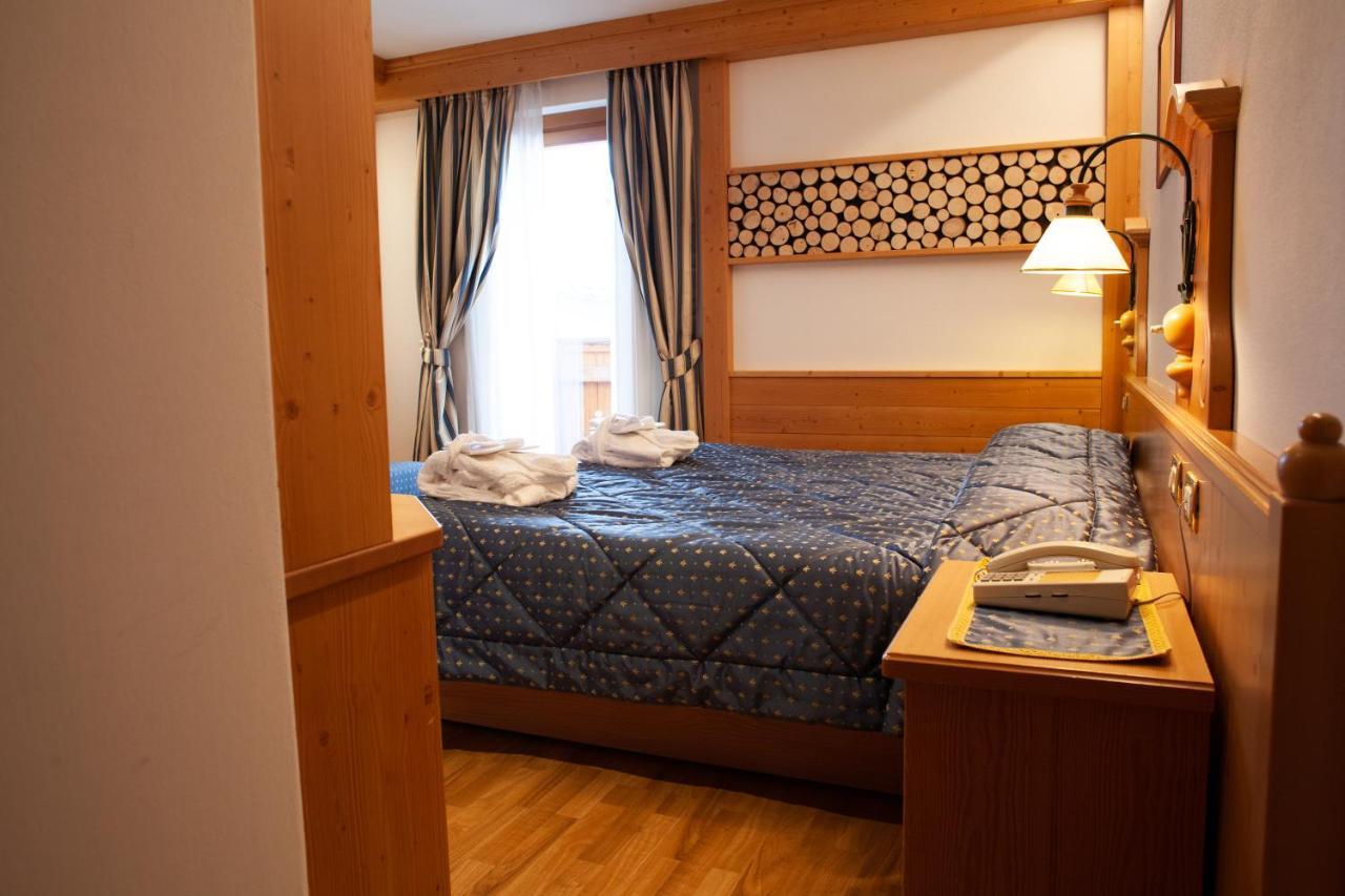 Hotel Posta ฟอร์นี ดิ โซปรา ภายนอก รูปภาพ