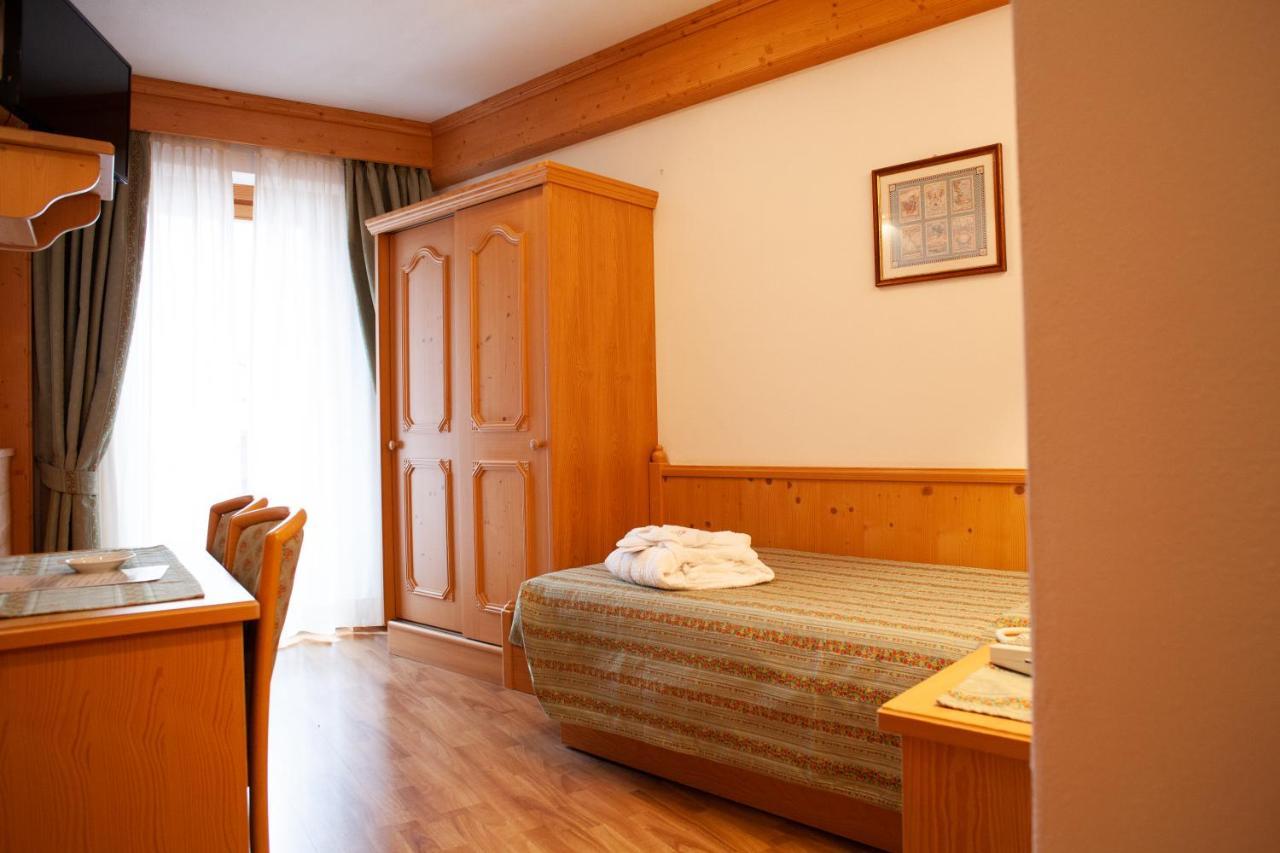 Hotel Posta ฟอร์นี ดิ โซปรา ภายนอก รูปภาพ