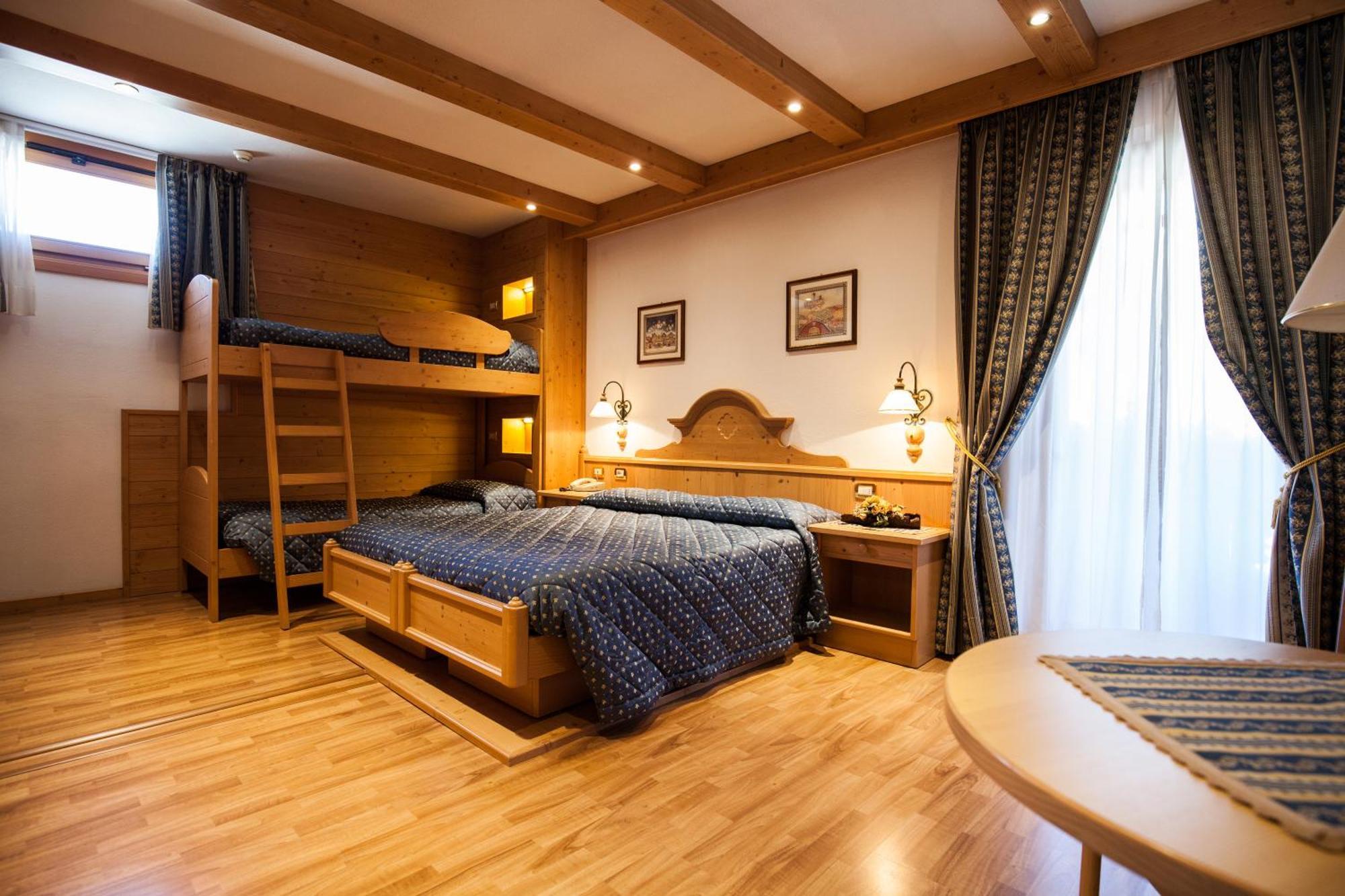 Hotel Posta ฟอร์นี ดิ โซปรา ภายนอก รูปภาพ